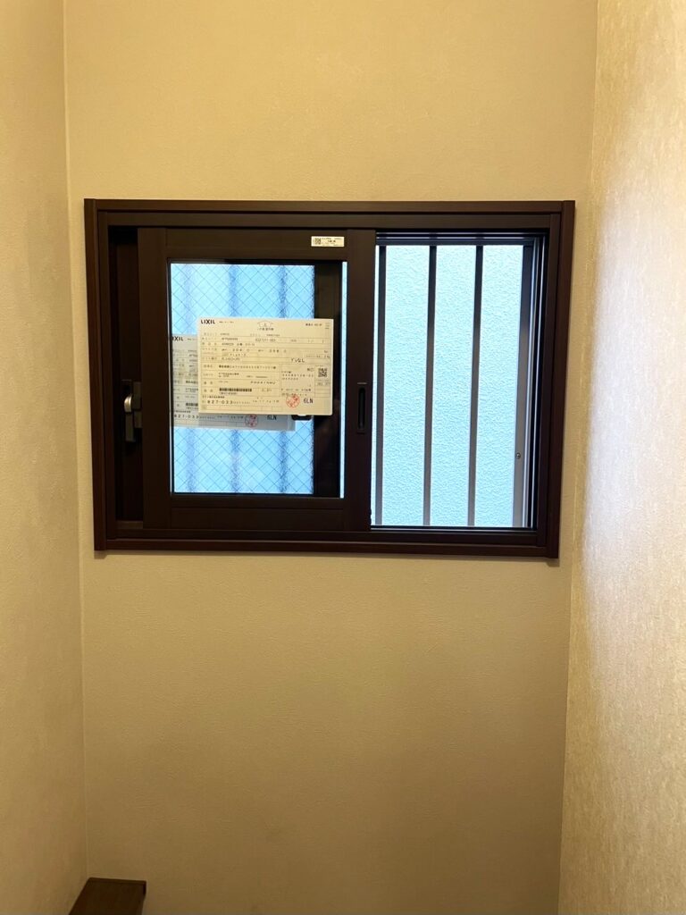 寒さも気になるとのことでしたので、断熱性のある二重サッシを取り付けました。